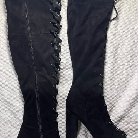 Guess Women's Casidi Lace Knee High Open Toe Boots Black 11 M US - Picture 2 of 13